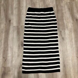 NEW Monteau Los Angeles Knit Maxi Skirt Size Medium